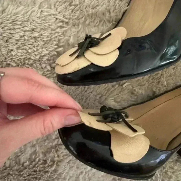 KATE SPADE Zaria Black Patent Leather Flower Pumps - Picture 5 of 9